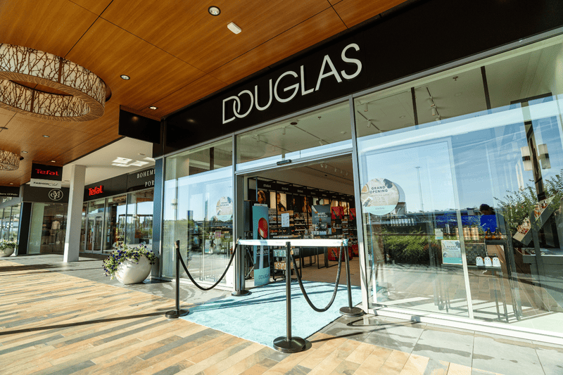Otevřeli jsme Douglas ve Fashion Arena Prague Outlet | Fashion Arena ...